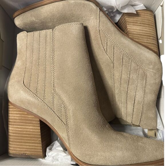 Marc Fisher Mayden SZ 10M Stretch Pointed toe Ankle Boots medium natural suede - Picture 2 of 10